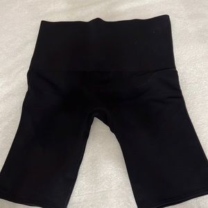 New without tags. SPANX lamn bike short. Black. Size M.
